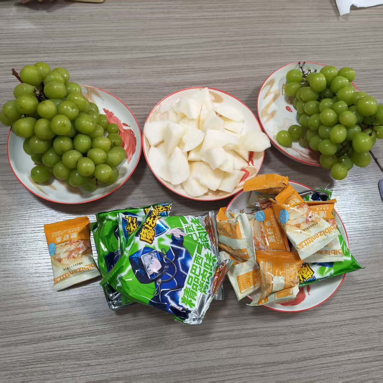 మా మధ్యాహ్నం టీ బ్రేక్‌తో రీఛార్జ్ అవుతోంది